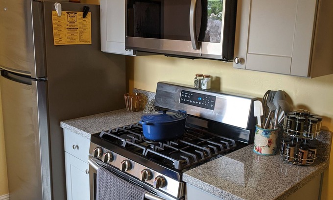 Lompoc Apartamento | Cozy tiny house near beach, wine, and rocket launches!