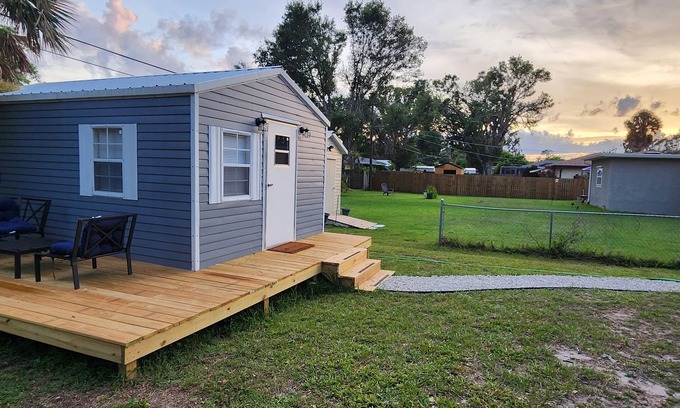 Port Charlotte Apartamento | Cozy Tiny Retreat in the middle of Port Charlotte!