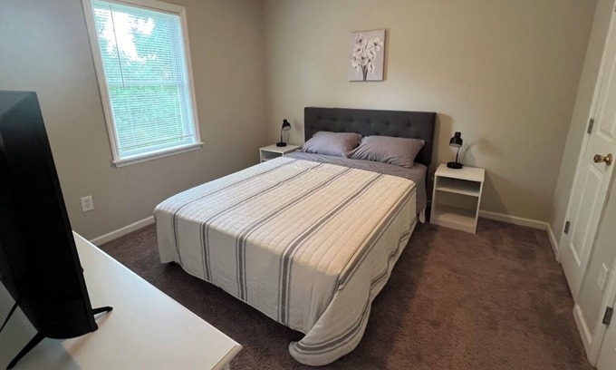 Havelock Casa | Cozy townhome 10 minutes from MCAS Cherry Point, 30 minutes to beach or New Bern