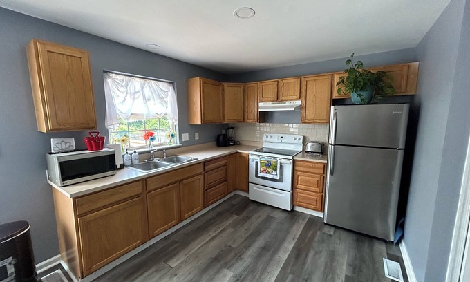 Bear Casa | Cozy Townhome in Bear, De close to UD, Christian Mall & Christiana hospital.