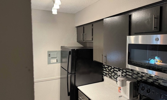 North Arlington Casa | Cozy townhome in welcoming Arlington with fitness room, AC, WiFi