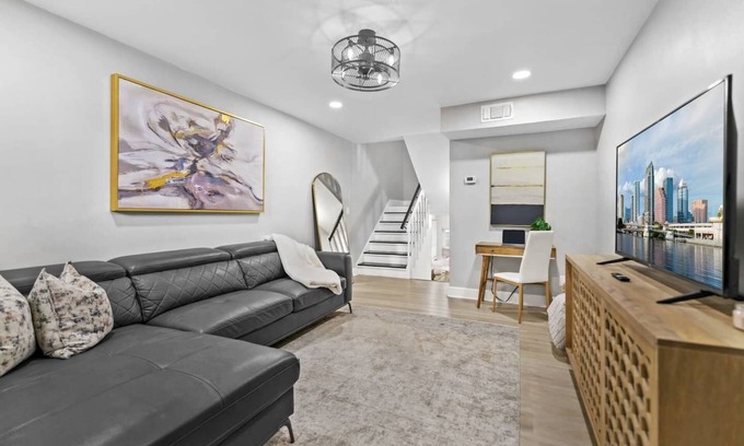 Fairoaks Manhattan Manor Casa | Cozy townhome perfectly situated to be close to both St Pete and Tampa.