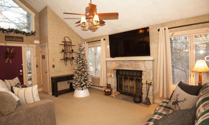 White Haven Casa | Cozy Townhouse in Jack Frost Ski Resort with hot tub
