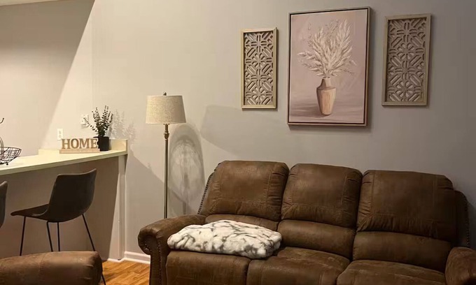 Croasdaile Farm Master Casa | Cozy Townhouse near Downtown