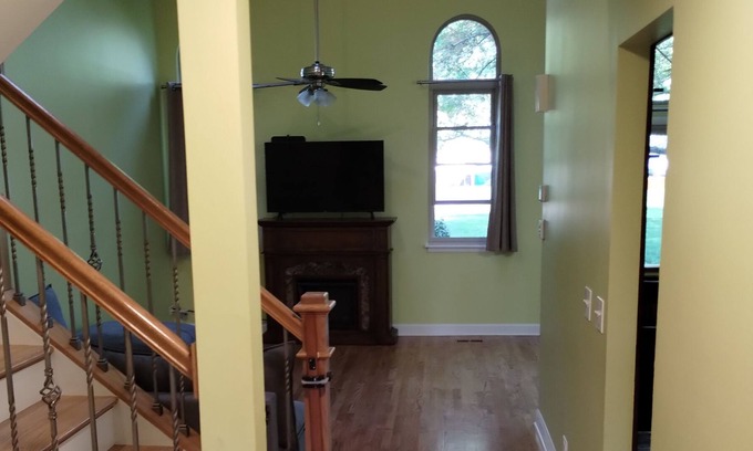 Wheeling Casa | Cozy townhouse with Home feeling, 2 floors, 2 bedrooms 1.1 bath attached garage.