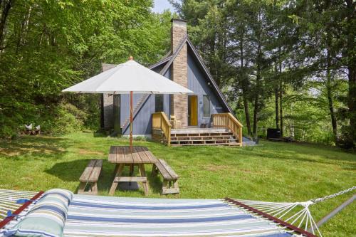 Swan Lake Chalet De Esquí | Cozy, Tranquil A-Frame Oasis