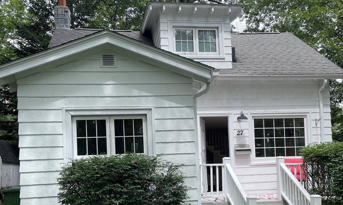 Bedford Casa | Cozy tranquil retreat in the heart of Bedford (pet friendly)
