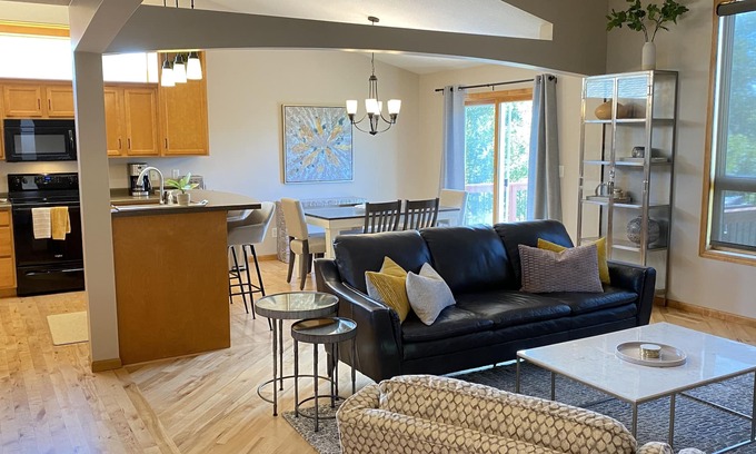 Rochester Casa | Cozy tranquility 6mi from Mayo 4bed/3bath