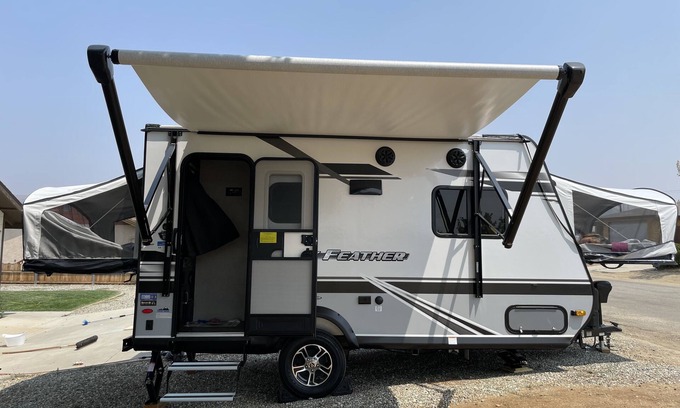 Golden Hills Casa | Cozy travel trailer! Pick up or drop off in Tehachapi