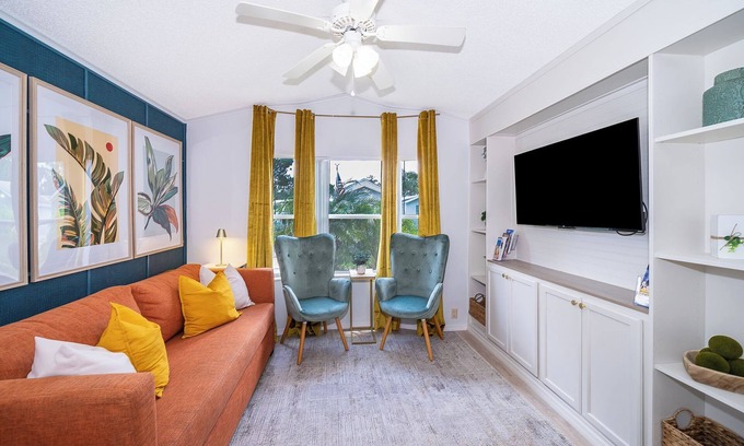 Kissimmee Cabaña | Cozy Tropical Cottage - 4 mi to Disney