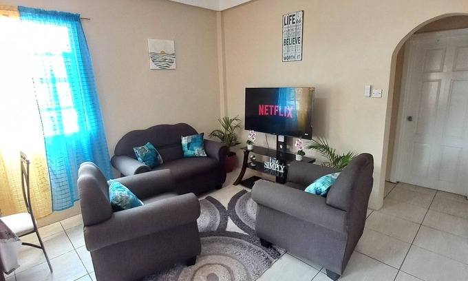 Soufriere Casa | Cozy Tropical Vacation home 10 minutes away from beaches and attractions
