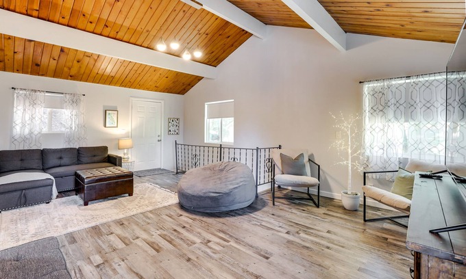 Lake Arrowhead Cabaña | Cozy Twin Peaks Cottage: 4 Mi to Lake Arrowhead!