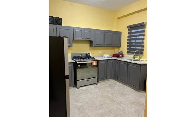 Claxton Bay Apartamento | Cozy two (2) bedrooms townhouse