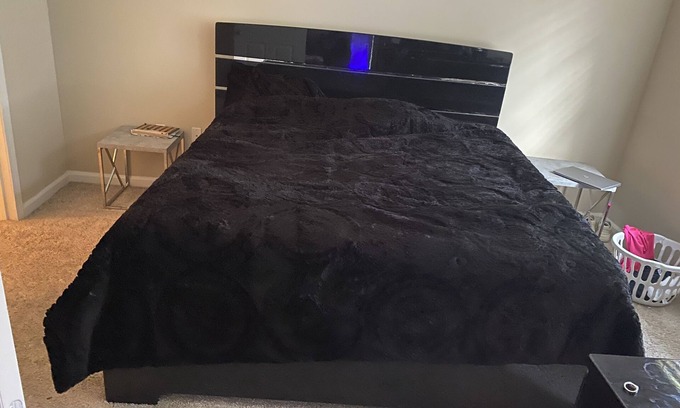 Stockbridge Apartamento | Cozy Two Bedroom Apartment W/ Balcony