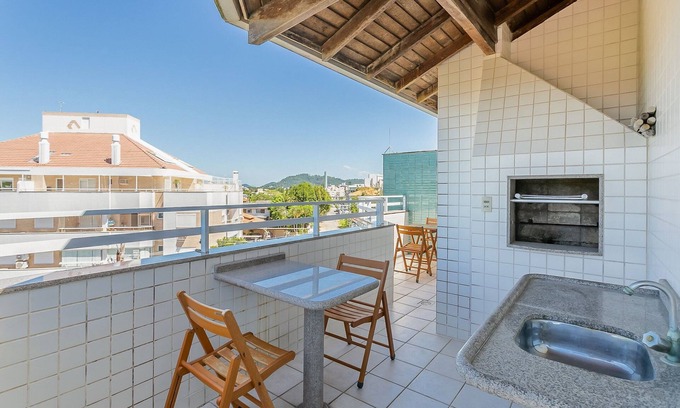 Cachoeira do Bom Jesus Apartamento | Cozy Two-story House Just 120m From the Beach! EDE