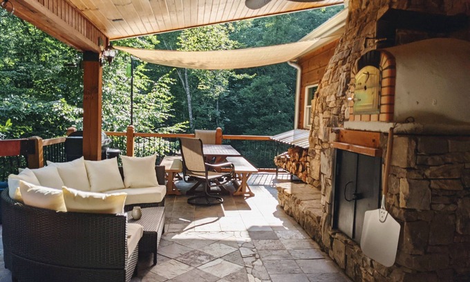 Sunset Casa | Cozy up at Lake Keowee, Discounted rates into September!
