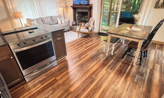 West Jefferson Cabina | Cozy Up in the Carolina Mtns–Your Perfect Winter Escape Awaits @ Shady Grove