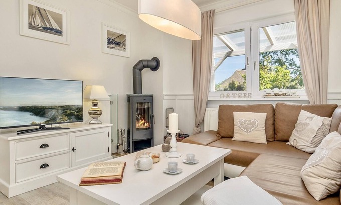 Zingst Apartamento | Cozy vacation apartment on the Baltic Sea in the green, with fireplace and sauna.