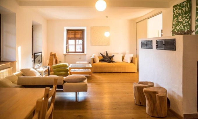 Deggendorf Apartamento | Cozy vacation apartment (84 m²) with tiled stove and unique ambience