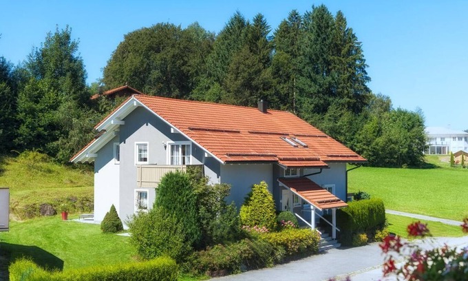 Riedlhutte Apartamento | Cozy vacation apartment (54 sqm) for up to four people with balcony