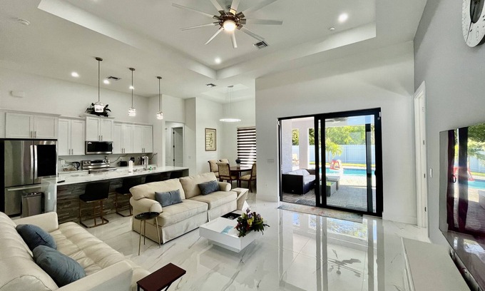 Mariner Casa | Cozy Vacation Home Pool