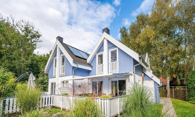 Juliusruh Casa | Cozy vacation home with Finnish sauna, fireplace and terrace, 500 m from the beach