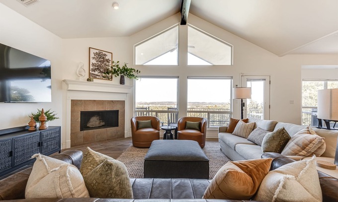 Canyon Lake Casa | Stunning Views | Heated Pool, Hot Tub, Fire Pit