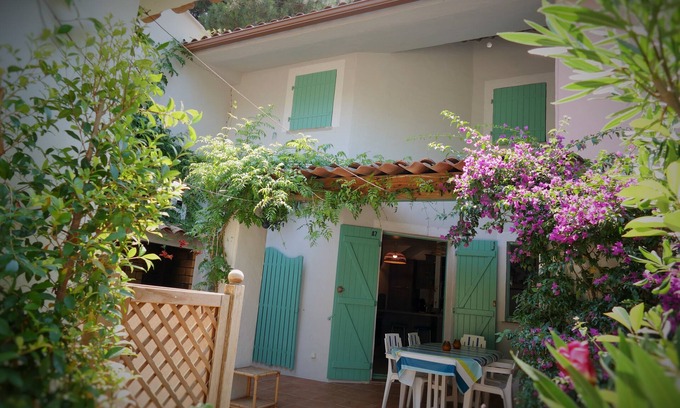Lecci Casa | Cozy villa 🌞, air-conditioned, 5' walk to San Ciprianu beach 🌊