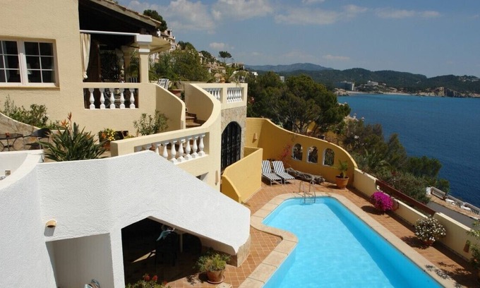 Cala Fornells Casa | Acogedora villa con fantásticas vistas al mar y piscina privada.