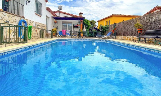 Calonge Villa | Villa acogedora con piscina privada y gran jardín, Wifi gratis y parking