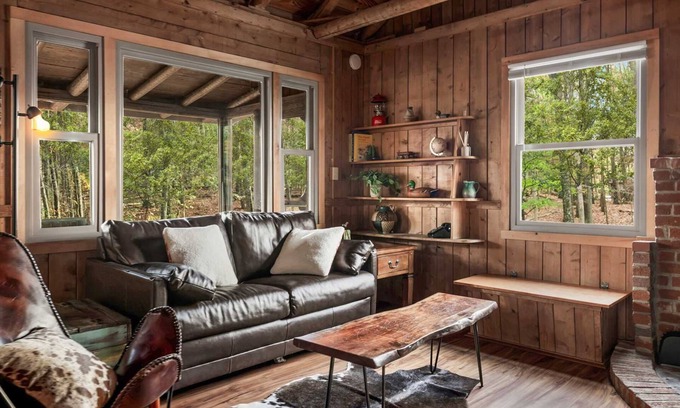 Kabletown Chalet De Esquí | Cozy w Fire Pit, Grill, Deck, Screened Porch, WiFi