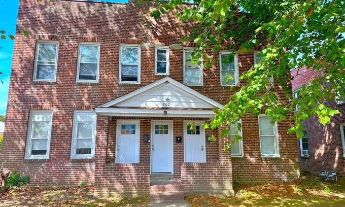 Wilmington Apartamento | Cozy Walk up King Bed Fast Wifi
