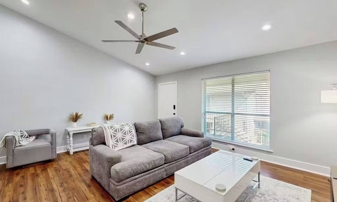 Park Central Condominio | Cozy warm Condo 10min from Downtown