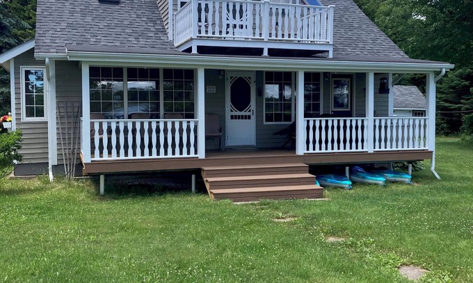 Shemogue Cabaña | Cozy Waterfront Cottage on the Tidnish River