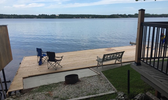 South Bruce Peninsula Cabaña | Cozy Waterfront Cottage on desirable lake