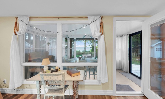 Central Huron Cabaña | Cozy Waterfront Cottage!