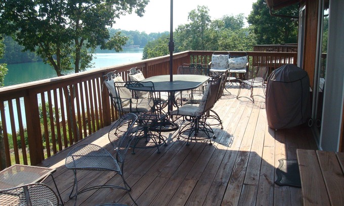 Huddleston Cabina | Waterfront Cottage asequible cerca de la base de la montaña Smith, excelentes vistas