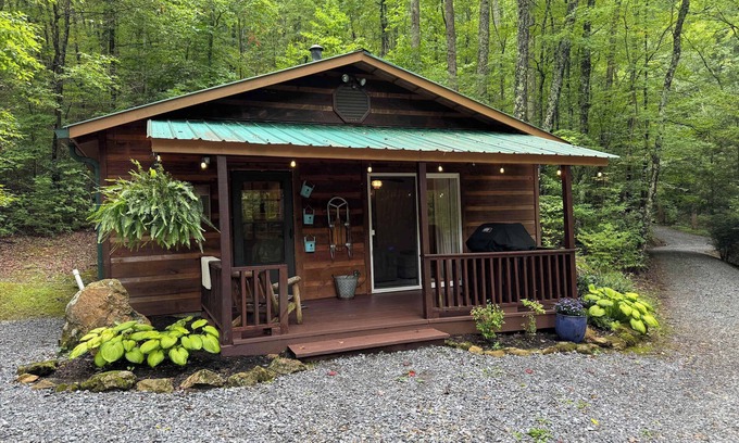 Wears Valley Cabina | Cozy, well equipped cabin in scenic Wears Valley.