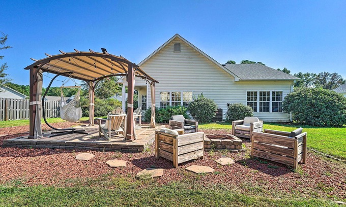 Murraysville Casa | Cozy Wilmington Bungalow ~ 6 Mi to Beaches!