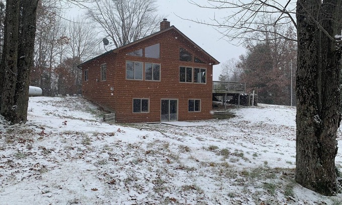 Harrison Cabina | 3-Bedroom Cabin Nestled in the Woods on a Pond! Sleeps 16-20 - ORV Trail access.