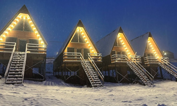 Kazbegi Cabaña | cozy winter cottage in picturesqueue Gudauri with WiFi, near ski slopes