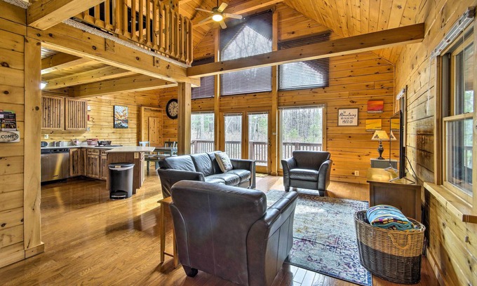 New Market Cabina | Cozy Winter Retreat: Great Location & Pet Friendly