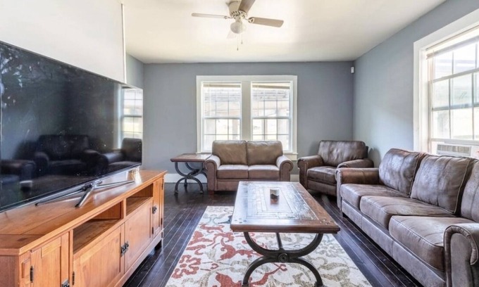 Mid City North Casa | Cozy Yellow Home near LSU and Downtown