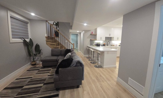 Rosemount Apartamento | Cozy2Bedroom Basement Apartment.5mins walk2key amenities & malls.Family-friendly