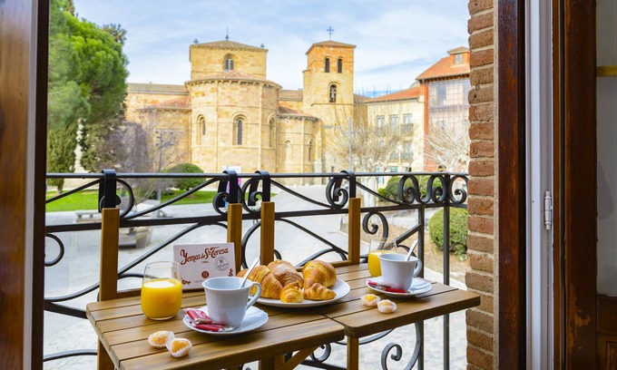 Avila Apartamento | Cozyapt1min to Avila's Alcazar 🚶3 min to Downtown 🚶1h Madrid,segovia 🚍🚝🚗