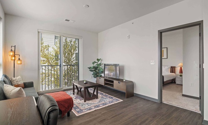 Indianapolis Apartamento | CozySuites Ayr | parking, pool, gym #03