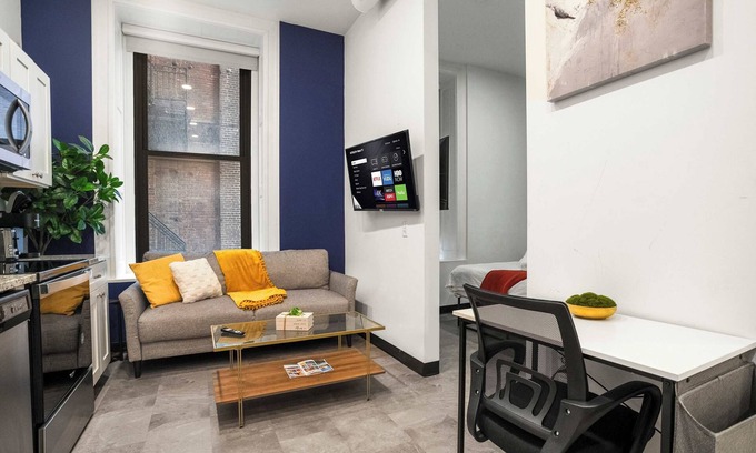 Cultural District Apartamento | CozySuites Chic 1BR in Downtown Pitts #6