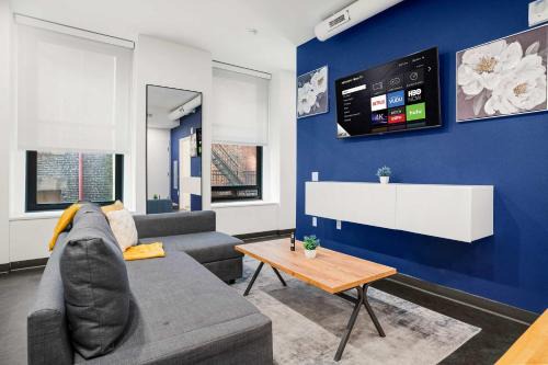 Cultural District Apartamento | CozySuites Gorgeous 1BR in Downtown Pitts #13