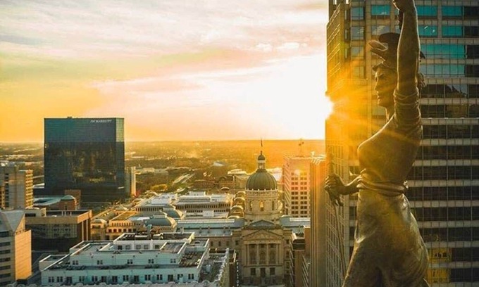 Cole-Noble District Apartamento | CozySuites l 2BR, Monument Circle, Indy