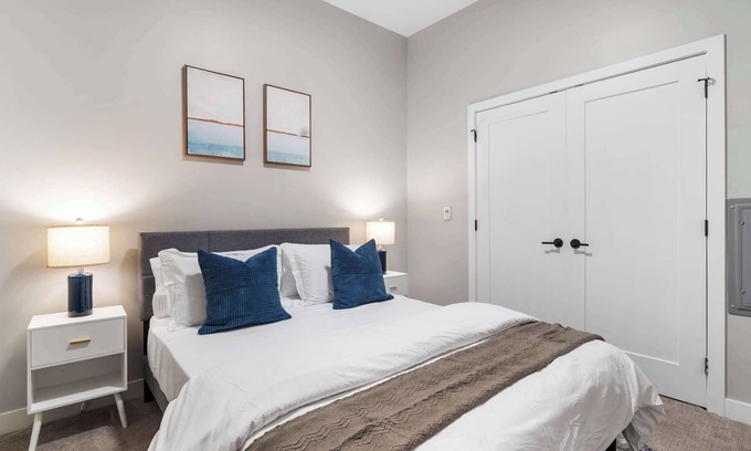 Downtown Cincinnati Apartamento | CozySuites Modern 1BR | OTR District #05